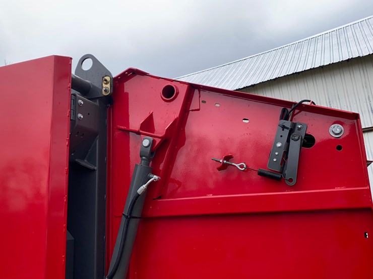 2024-massey-ferguson-1745d-image-16