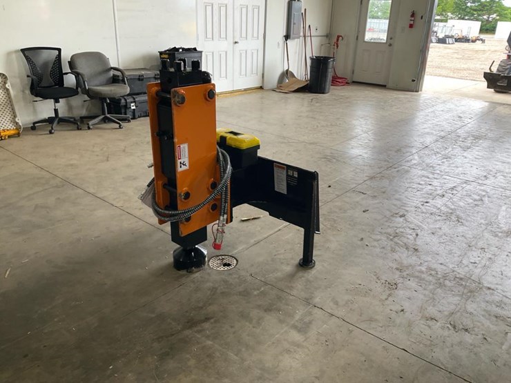 #1195-•-wolverine-skid-steer-post-driver-image-2