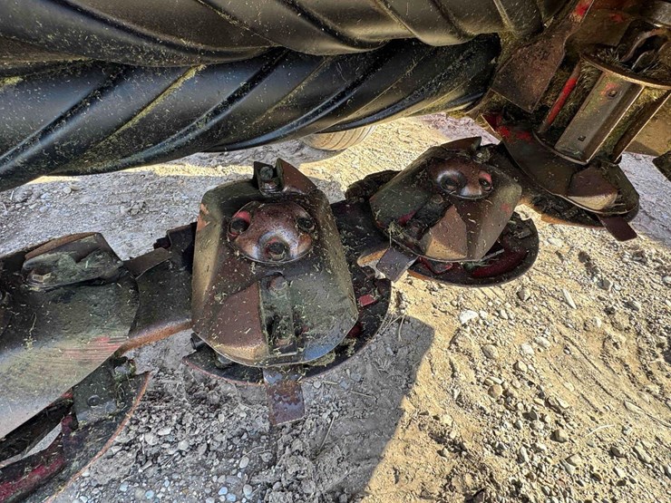 2012-new-holland-h7230-discbine,-rubber-conditioners,-10’4”-cut,-540-pto,--*ybn091009*---field-ready-image-24