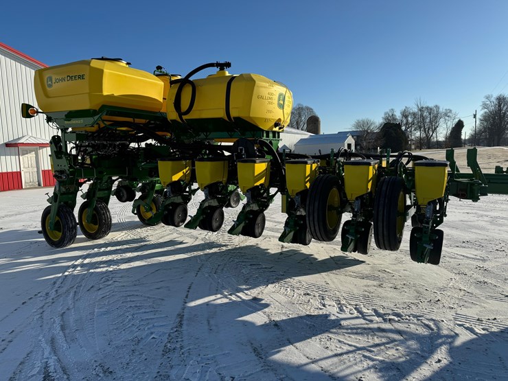 2024-john-deere-1775nt-image-4