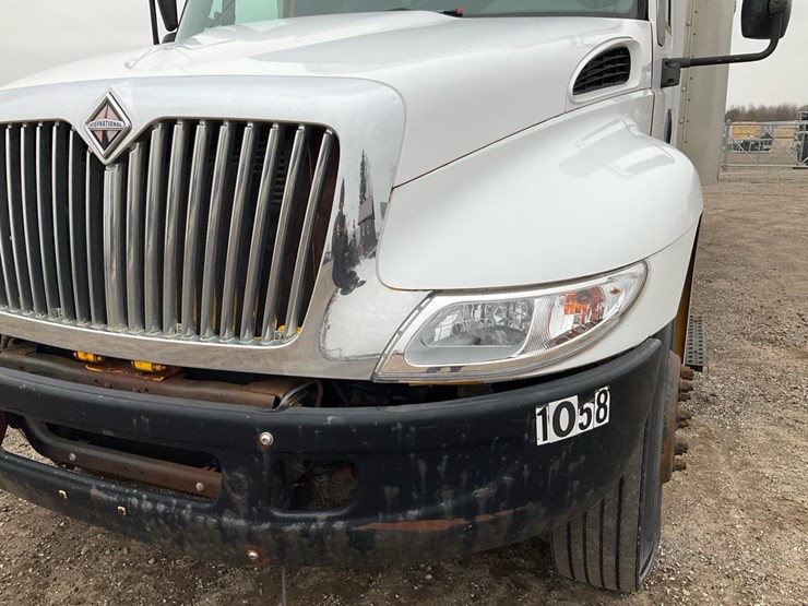 2005-international-durastar-4300-image-11