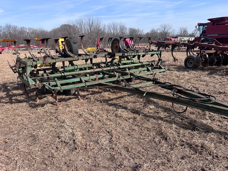 john-deere-1010-image-1