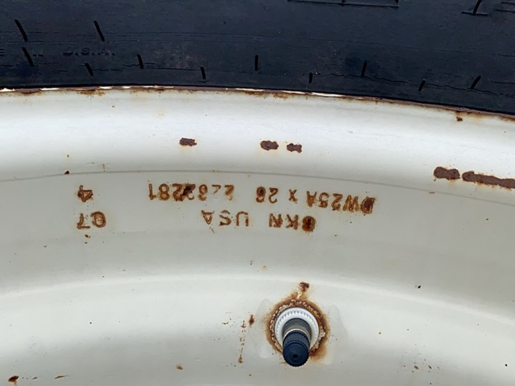 goodyear-28l-–-26-diamond-tread-grain-cart-tire-on-rim-image-10