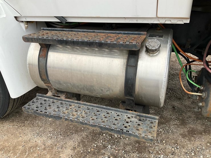 2005-international-durastar-4300-image-18