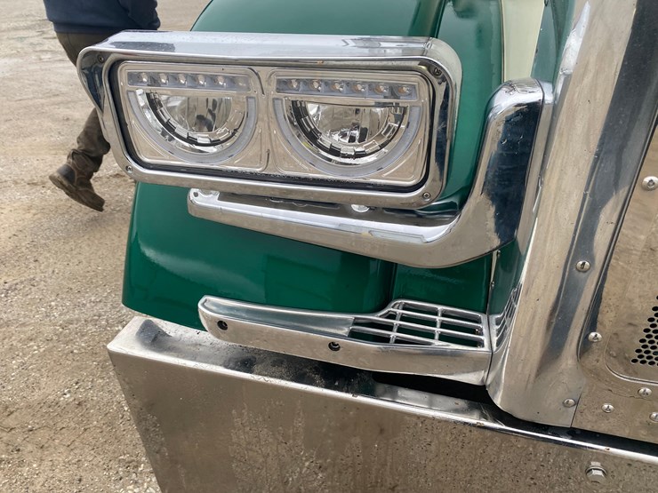 2002-peterbilt-379-image-18