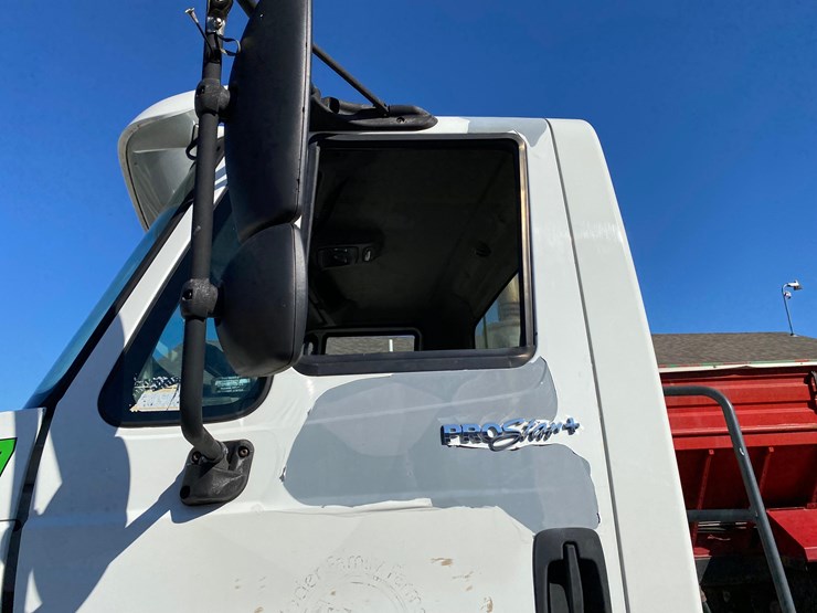 2011-international-prostar-image-34