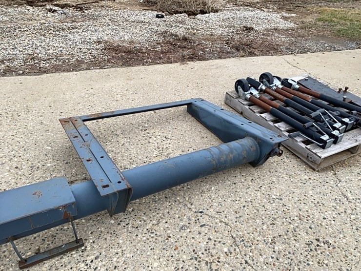 big-john-saddle-tank-brackets-came-off-a-case-ih-275-magnum-image-3