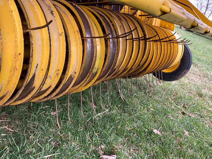 new-holland-br7060-image-11