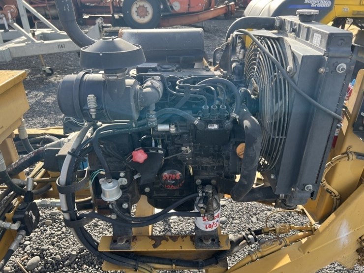 2013-bear-cat-bk250-towable-asphalt-crack-sealer-image-17