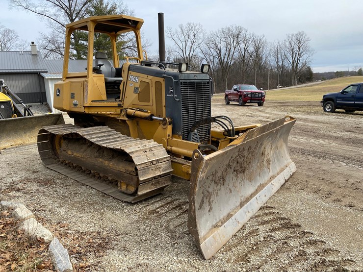 2005-deere-700h-image-4