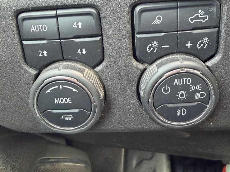 2024-chevrolet-silverado-3500-image-21