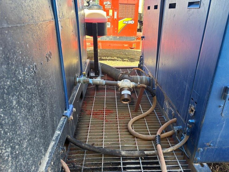 ditch-witch-vac-trailer-image-2