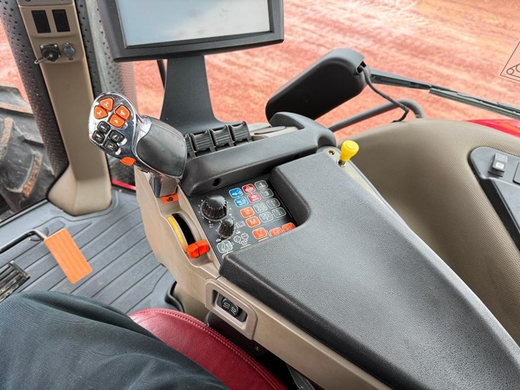 case-ih-magnum-380-rowtrac-image-62