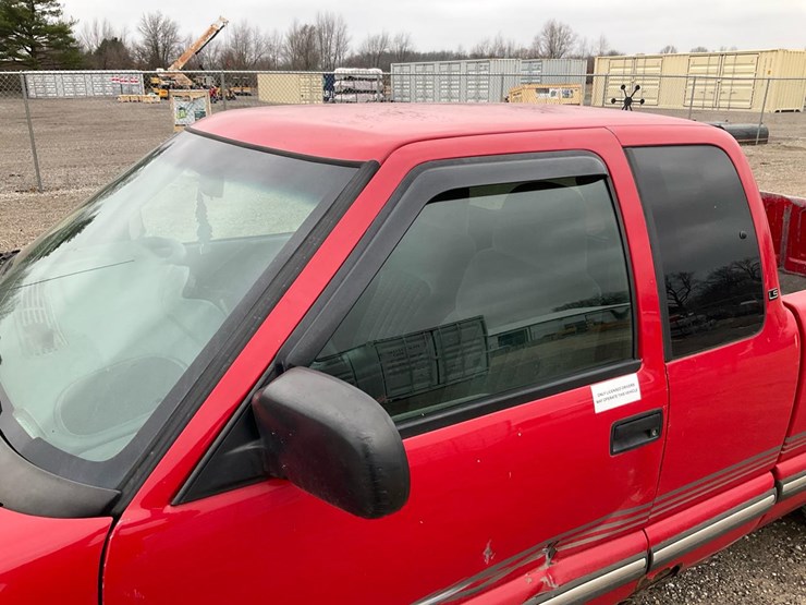 2000-chevrolet-s10-image-16