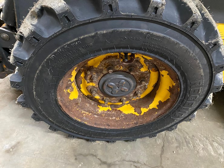 new-holland-l220-image-19