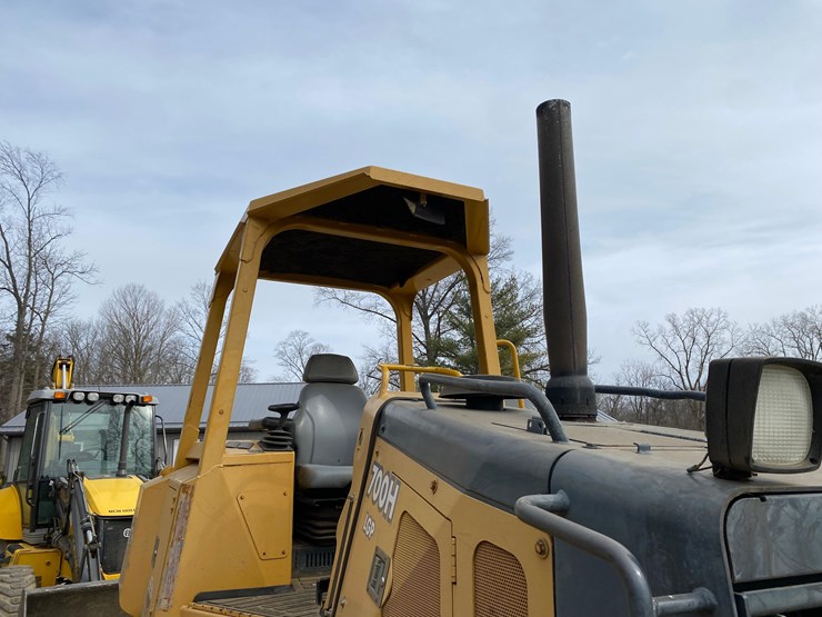 2005-deere-700h-image-17