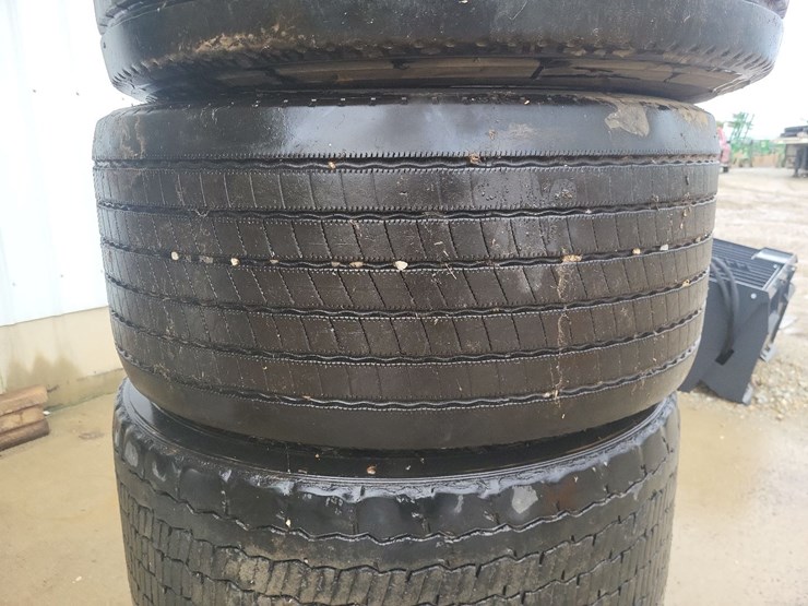 (4)-445/50r22.5-super-single-tires-w/aluminum-rims-image-9