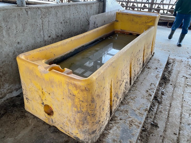 #1007-ritchie-automatic-water-tank-west-end-of-freestalls-image-2