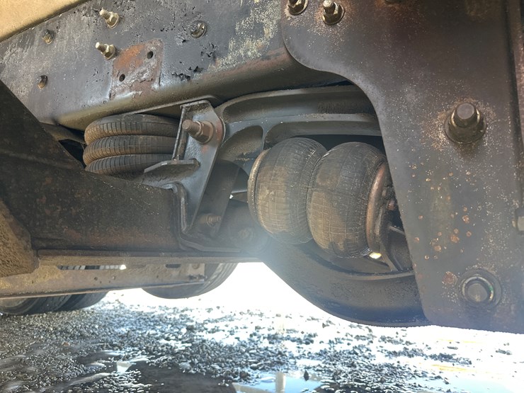 2012-international-7600-image-57