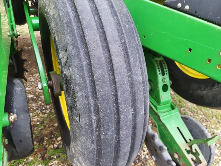 2010-john-deere-1770nt-image-53