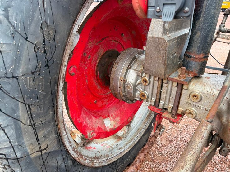 massey-ferguson-165-image-27