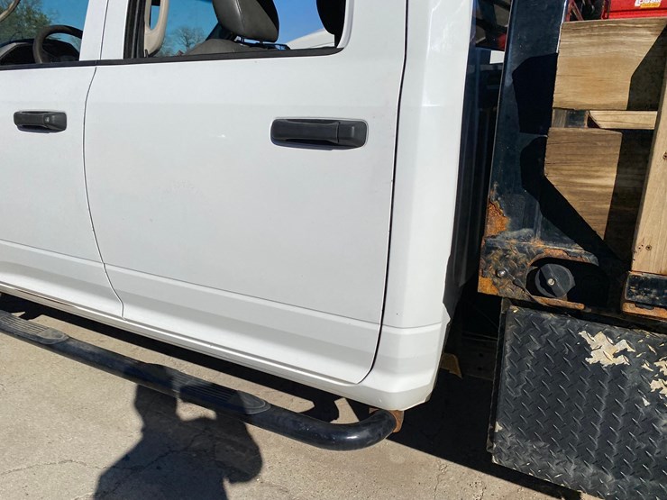 2018-dodge-2500-image-16