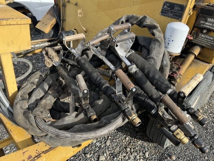 2013-bear-cat-bk250-towable-asphalt-crack-sealer-image-19