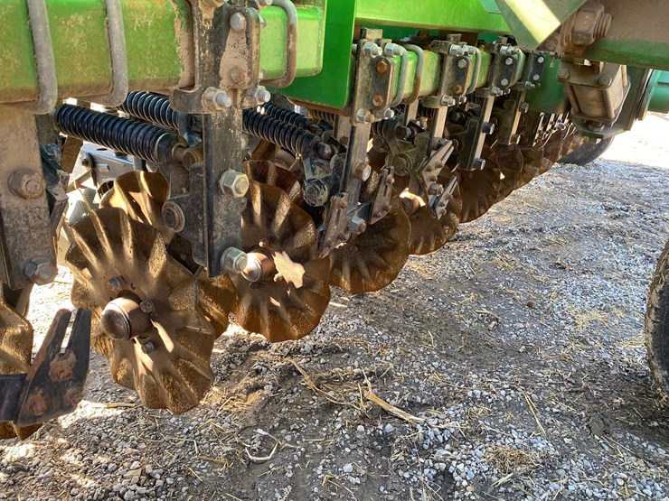 great-plains-solid-stand-30-image-41