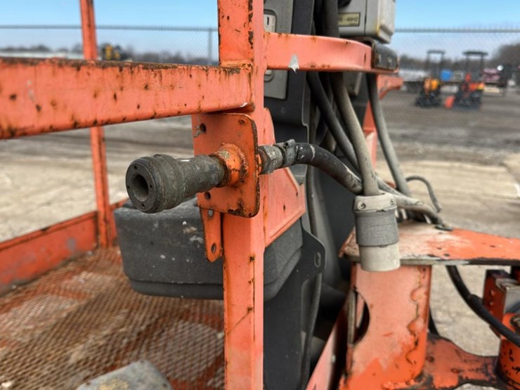2005-jlg-400s-image-12