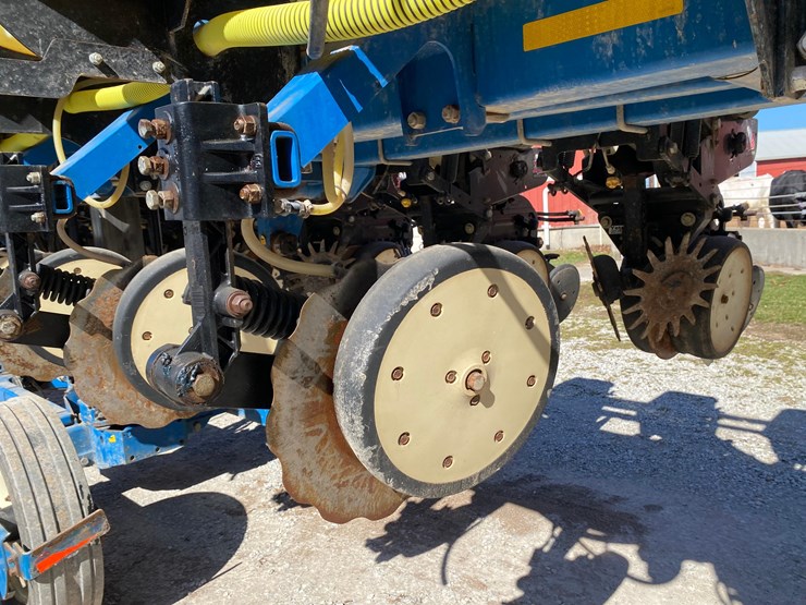 2009-kinze-3600-image-70