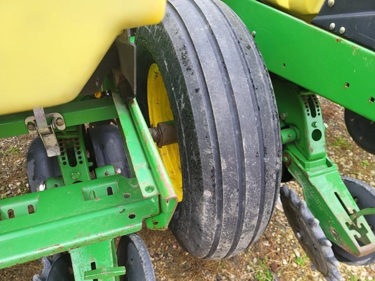 2010-john-deere-1770nt-image-23