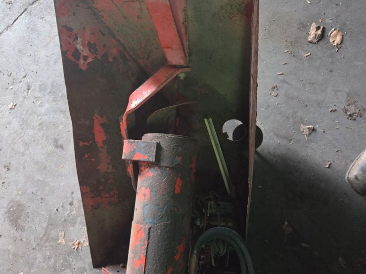 14'-killbros-hydraulic-drive-auger-for-gravity-wagon-image-2