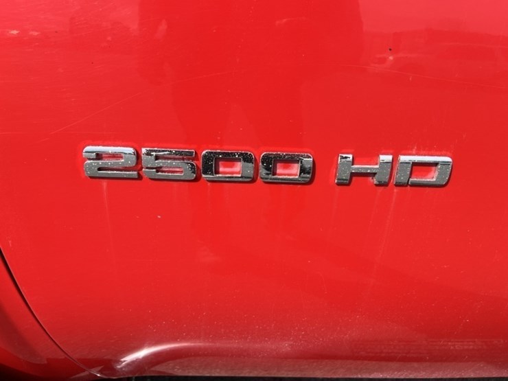 2011-chevrolet-silverado-2500-image-12