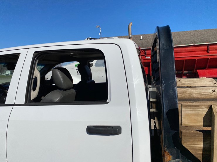 2018-dodge-2500-image-18