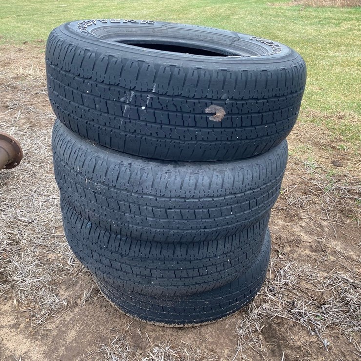 275/85R18 Tires