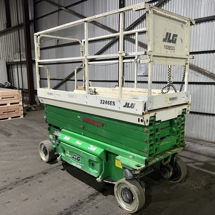 2017 JLG 3246ES