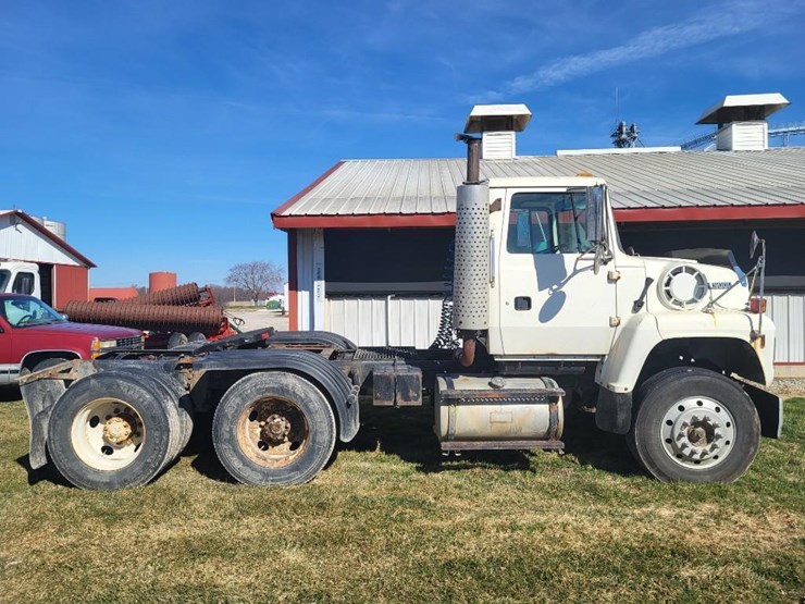 1995-ford-l9000-tandem-axle-day-cab-semi-image-2