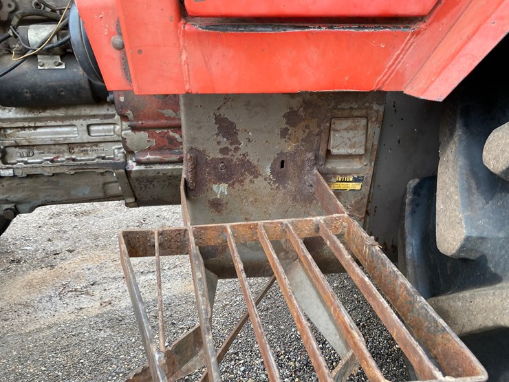 massey-ferguson-1135-image-42