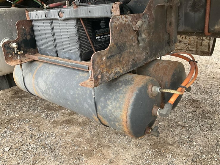 2005-international-durastar-4300-image-22