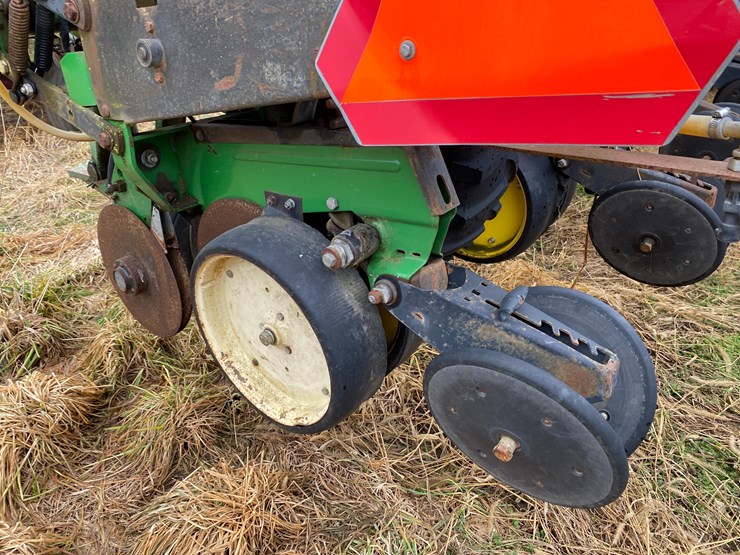 kinze-24-row-planter-image-21