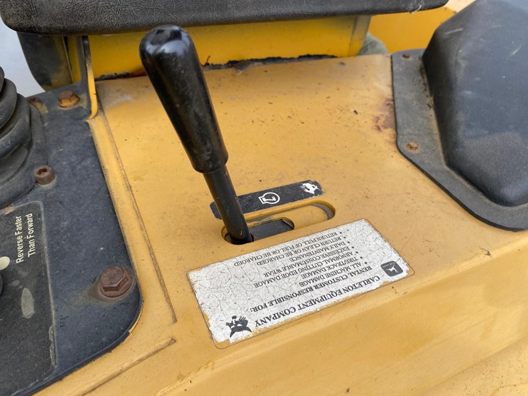 2005-deere-700h-image-41