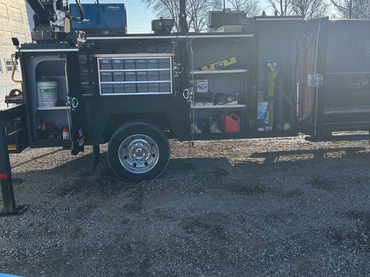 2023-ford-f550-lariat-image-6