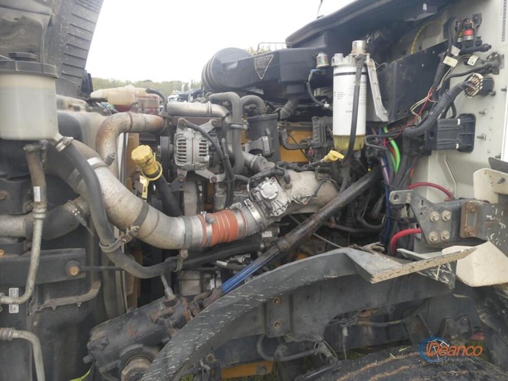 2013-caterpillar-ct660l-image-11