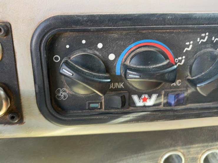 2013-western-star-4900-image-35