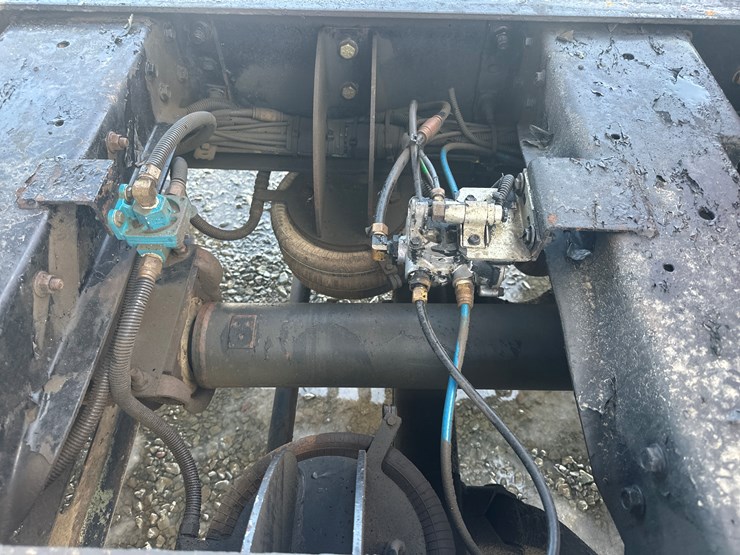 2012-international-7600-image-71