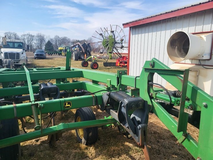 john-deere-2700-image-25