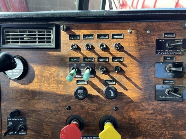 1998-peterbilt-357-image-58