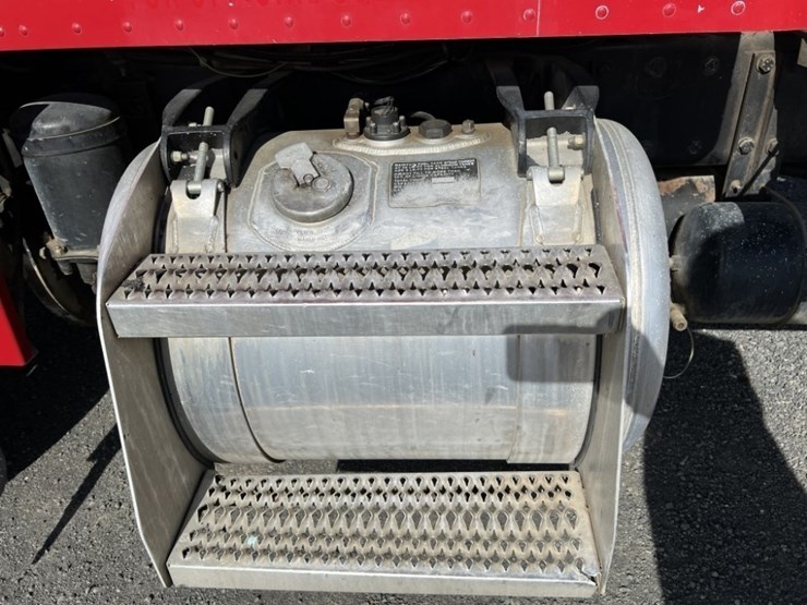 1998-peterbilt-357-image-11