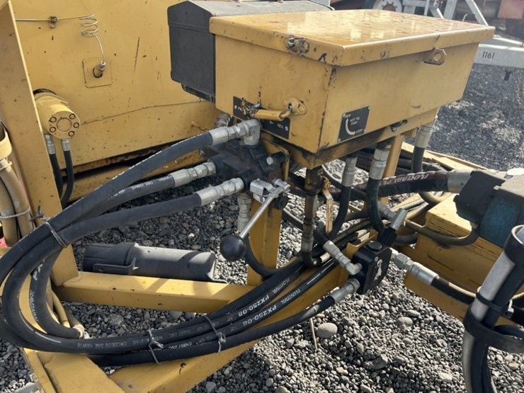 2013-bear-cat-bk250-towable-asphalt-crack-sealer-image-16