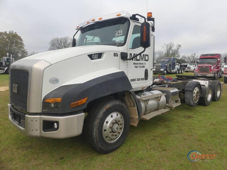 2013-caterpillar-ct660l-image-22